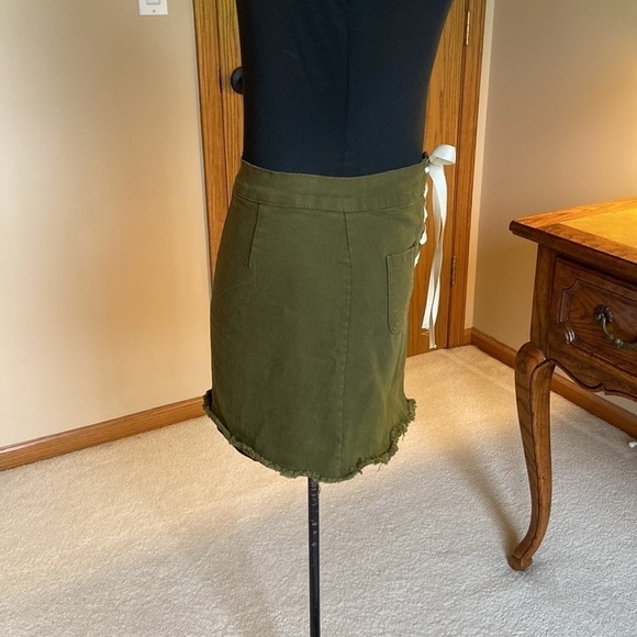 Khaki Green Fringed Hem Cutoff Jean Skirt with Grommets and Cream Ribbon Small - Picture 7 of 11
